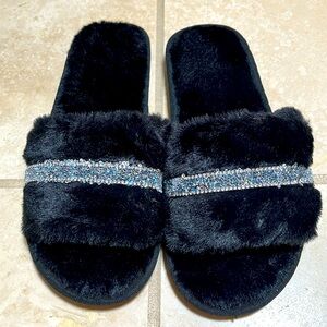 Plush faux fur slippers